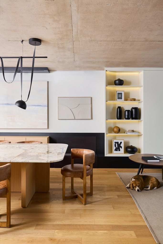 Cómo combinar cuadros decorativos minimalistas y botánicos en tu living